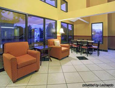 Super 8 By Wyndham Denver Stapleton Exterior photo